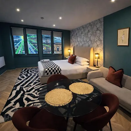 Stylish 1bd On The Headrow Ls1 *